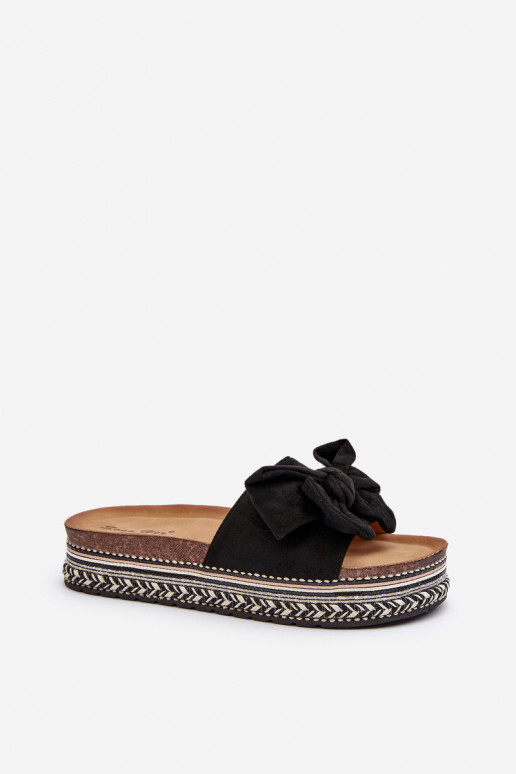 Chinelos femininos com uma plataforma com fitas cor preta Evatria