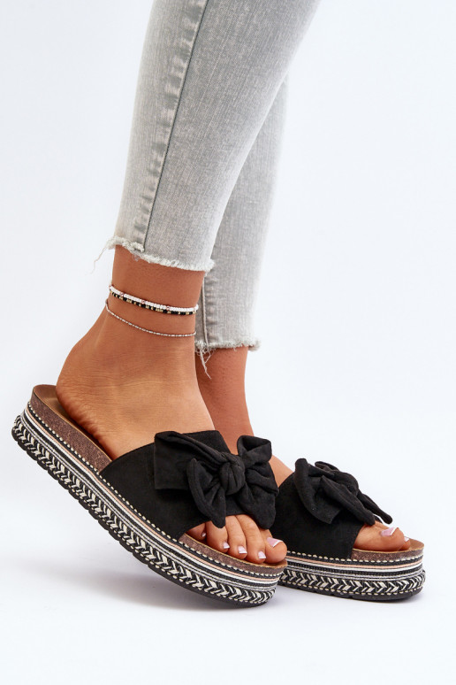 Chinelos femininos com uma plataforma com fitas cor preta Evatria