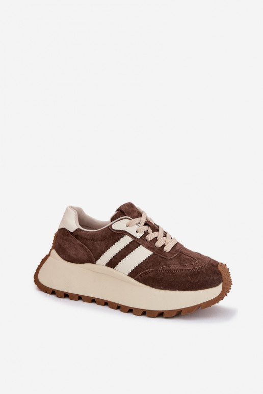 À modalo de tênis de camurça com uma plataforma D&A GR61-5986 CzekoladoParae