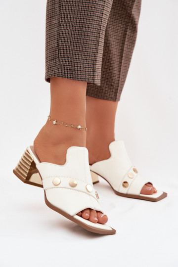 Chinelos de couro com salto com salto decorado D&A CR61-3063 cor branca 2