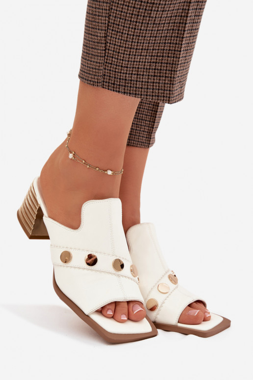 Chinelos de couro com salto com salto decorado D&A CR61-3063 cor branca