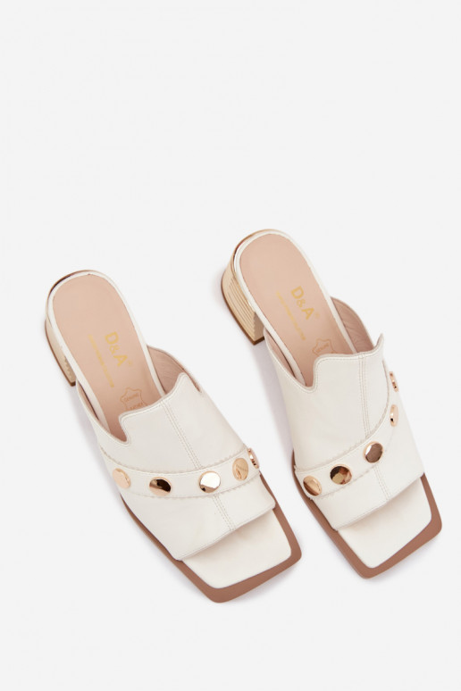 Chinelos de couro com salto com salto decorado D&A CR61-3063 cor branca