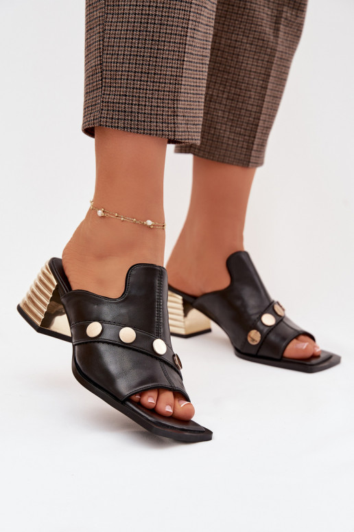 Chinelos de couro com salto com salto decorado D&A CR61-3063 cor preta