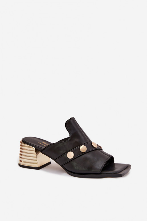 Chinelos de couro com salto com salto decorado D&A CR61-3063 cor preta