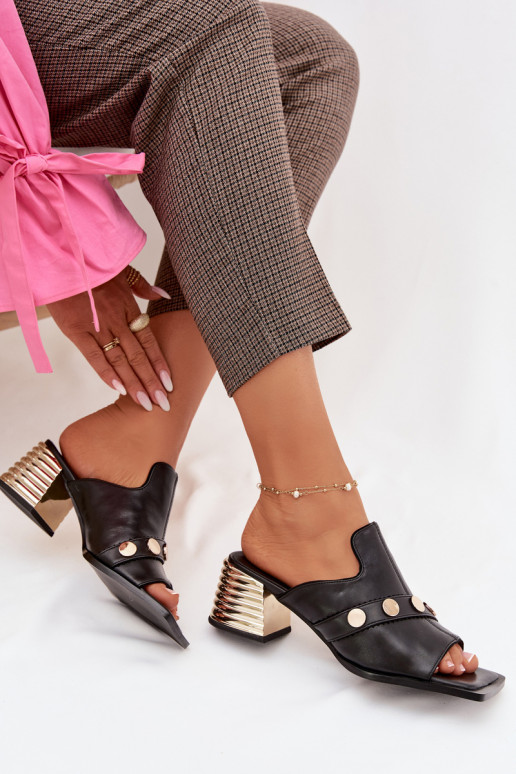 Chinelos de couro com salto com salto decorado D&A CR61-3063 cor preta