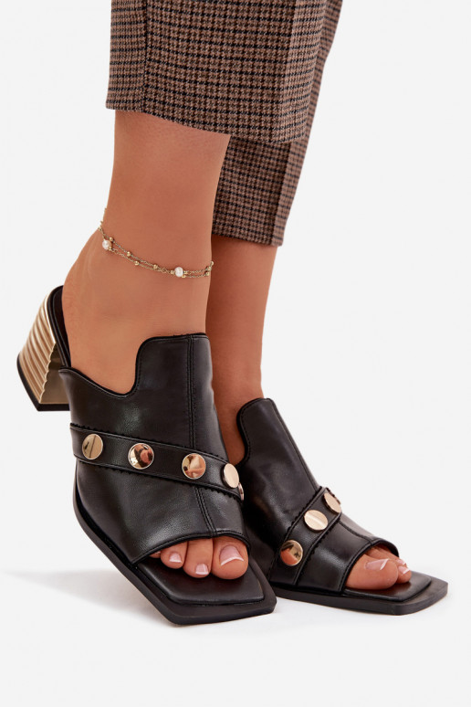 Chinelos de couro com salto com salto decorado D&A CR61-3063 cor preta