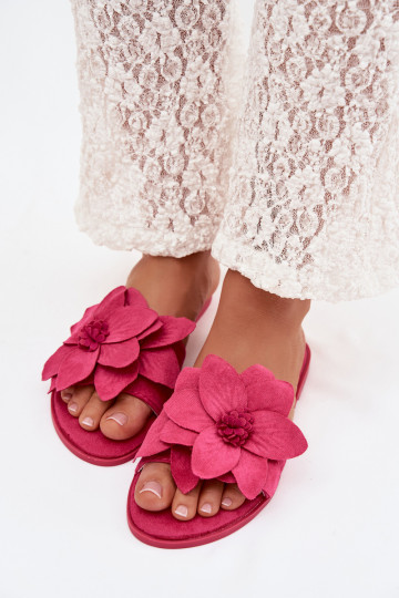Chinelos femininos em tom rosa com motivos florais Elzoria