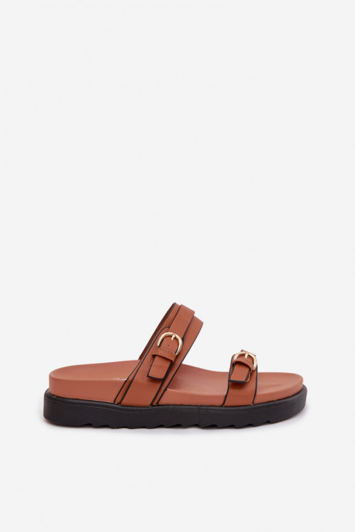 Chinelos femininos com uma plataforma com listras I cor douradami com fivelasmi cor marrom Rirea