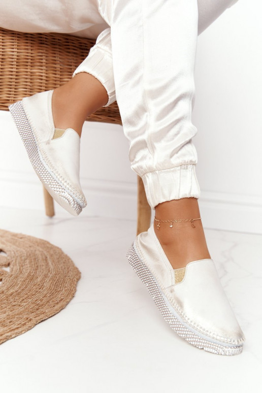 Feminino sapato Tem que serciejka Um modelo atraente Pele cor dourada 03512-25