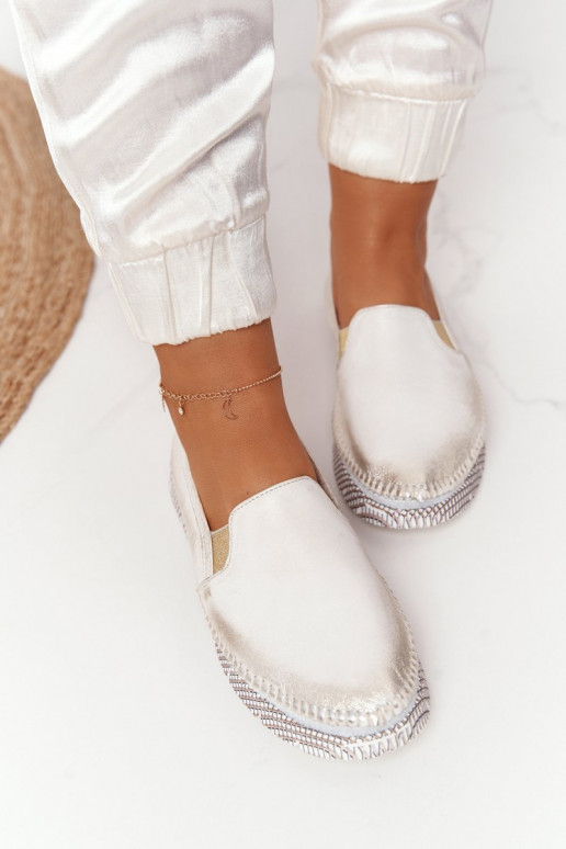 Feminino sapato Tem que serciejka Um modelo atraente Pele cor dourada 03512-25