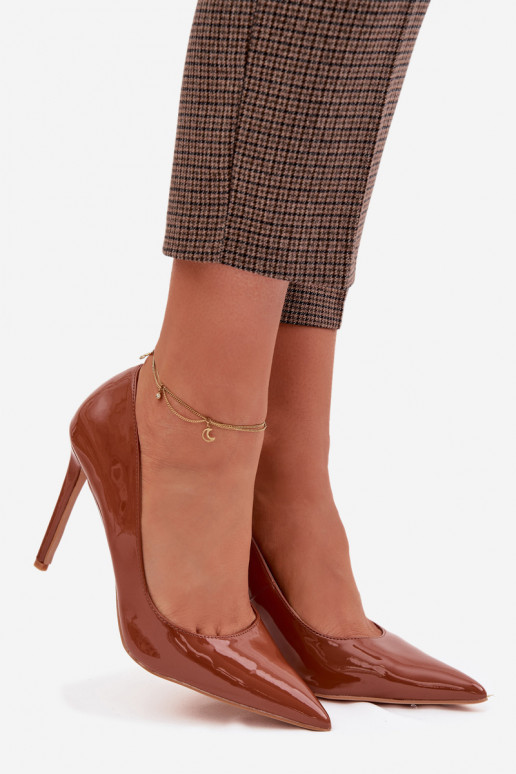 com efeito verniz sapatos de salto alto de couro ecológico cor marrom Jonira