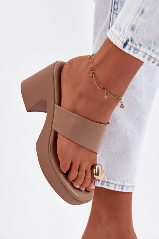 Chinelos femininos Habilitado SłupkoParaym Obcasie Ze cor douradam Detalem bege Sinora