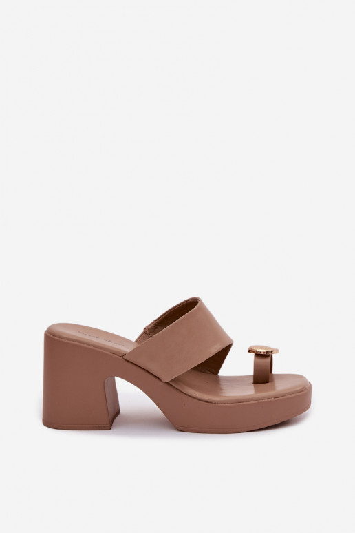 Chinelos femininos Habilitado SłupkoParaym Obcasie Ze cor douradam Detalem bege Sinora