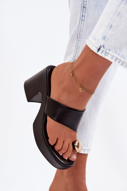 Chinelos femininos Habilitado SłupkoParaym Obcasie Ze cor douradam Detalem cor preta Sinora