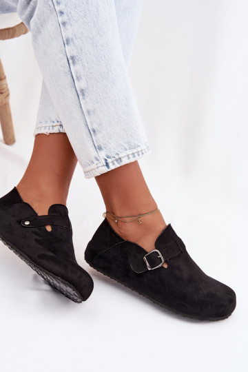 Botas femininas de couro sintético com fivelas na cor preta Ismora