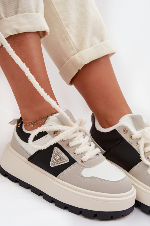 À modalo de tênis Feminino com uma plataforma cor cinza Florinda