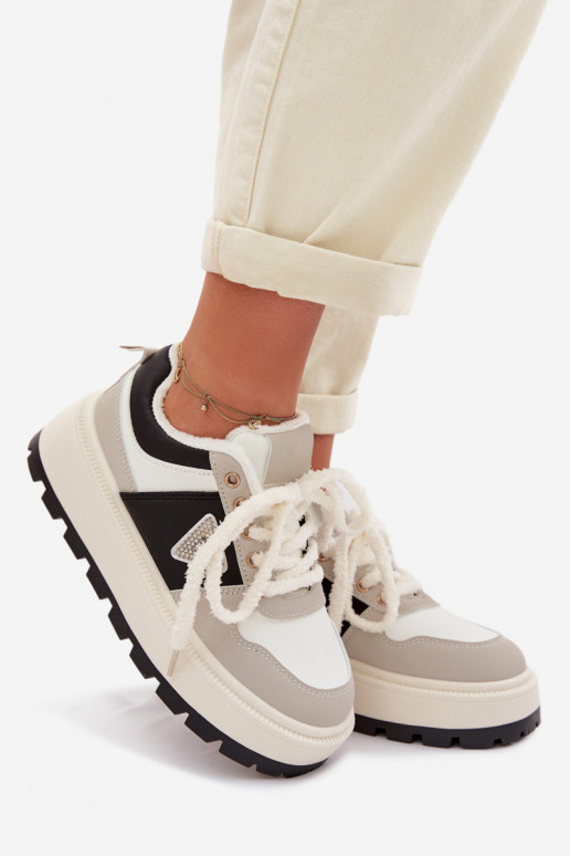 À modalo de tênis Feminino com uma plataforma cor cinza Florinda