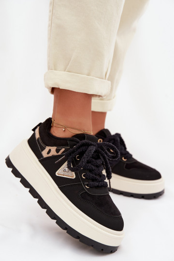 À modalo de tênis Feminino com uma plataforma cor preta Florinda