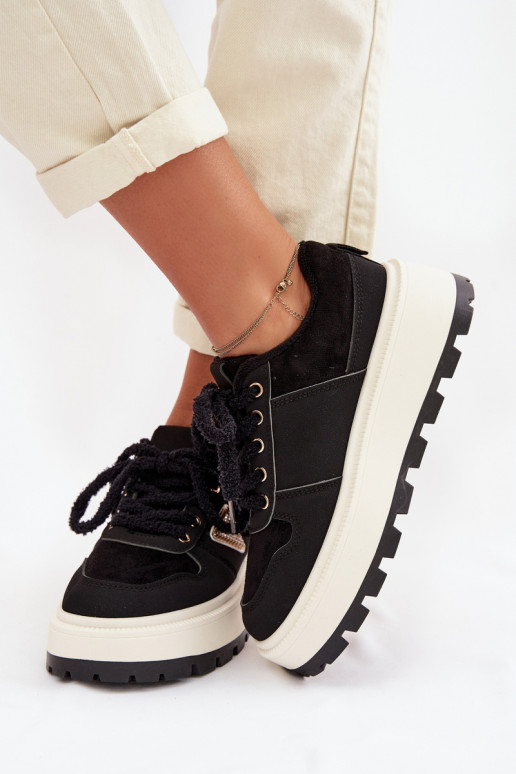 À modalo de tênis Feminino com uma plataforma cor preta Florinda