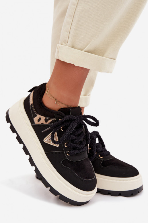 À modalo de tênis Feminino com uma plataforma cor preta Florinda