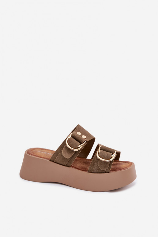 Chinelos femininos com uma plataforma Ze cor douradami com fivelasmi cor verde Nelirae