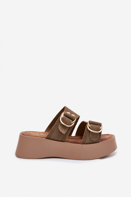 Chinelos femininos com uma plataforma Ze cor douradami com fivelasmi cor verde Nelirae