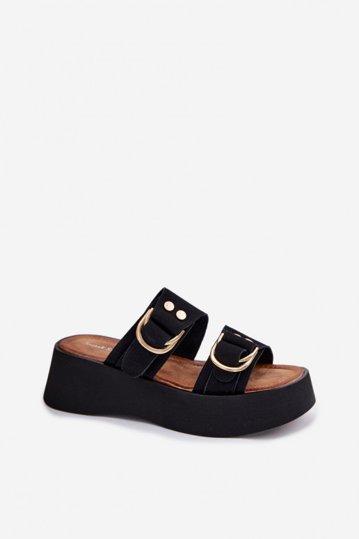 Chinelos femininos com uma plataforma Ze cor douradami com fivelasmi cor preta Nelirae