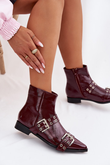 Botins femininos com efeito de verniz e saltos largos com tiras e fivelas na cor bordô Hamira