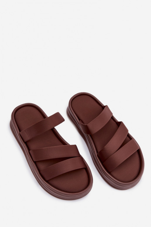 Chinelos femininos com plataforma na cor chocolate e tiras Liorine