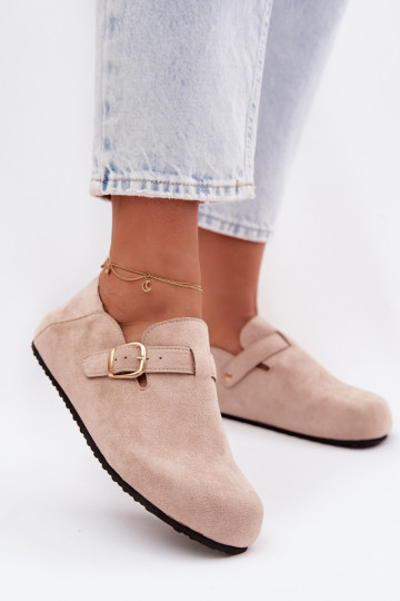 Botas femininas de couro sintético com fivelas douradas na cor areia Ismora