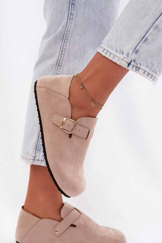 Botas femininas de couro sintético com fivelas douradas na cor areia Ismora