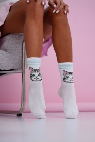 Meias femininas com gatinhos e pegadas azuis