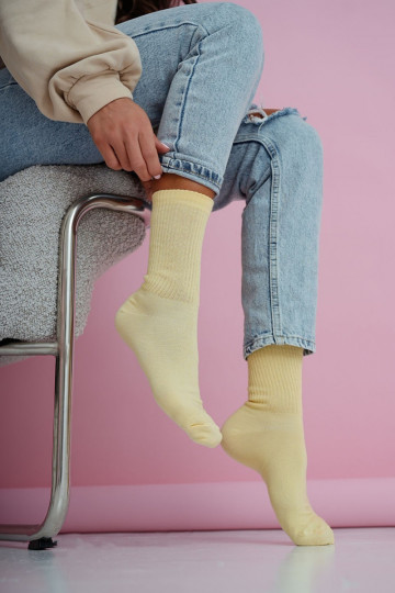 Meias femininas listradas amarelo pastel