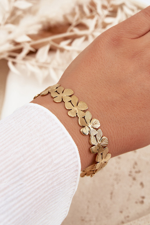 Um bracelete Feminino de aço inoxidável com flores cor dourada