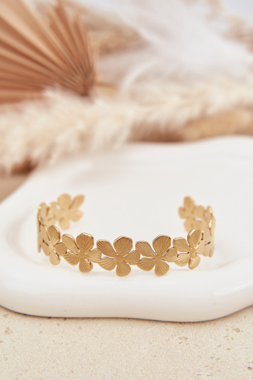 Um bracelete Feminino de aço inoxidável com flores cor dourada