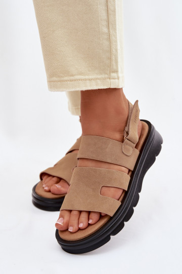 Sandálias femininas de camurça Big Star TT274482 na cor areia
