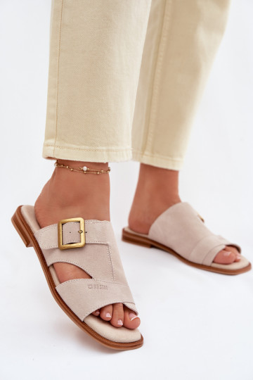 Chinelas femininas de camurça com saltos largos e fivelas Big Star TT274476 na cor areia 2