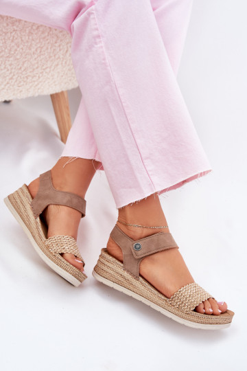 Sandálias femininas com uma plataforma Inblu RV000014 bege