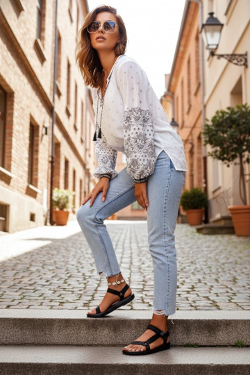 Sandálias femininas de estilo esportivo com fechos adesivos na cor preta Vilari