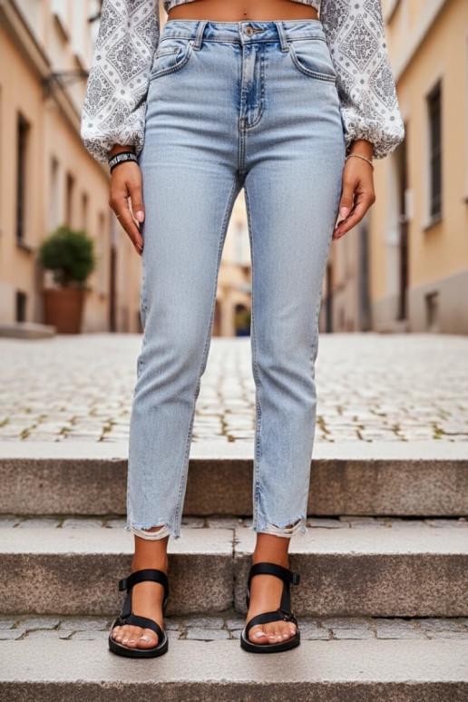 Sandálias femininas de estilo esportivo com fechos adesivos na cor preta Vilari