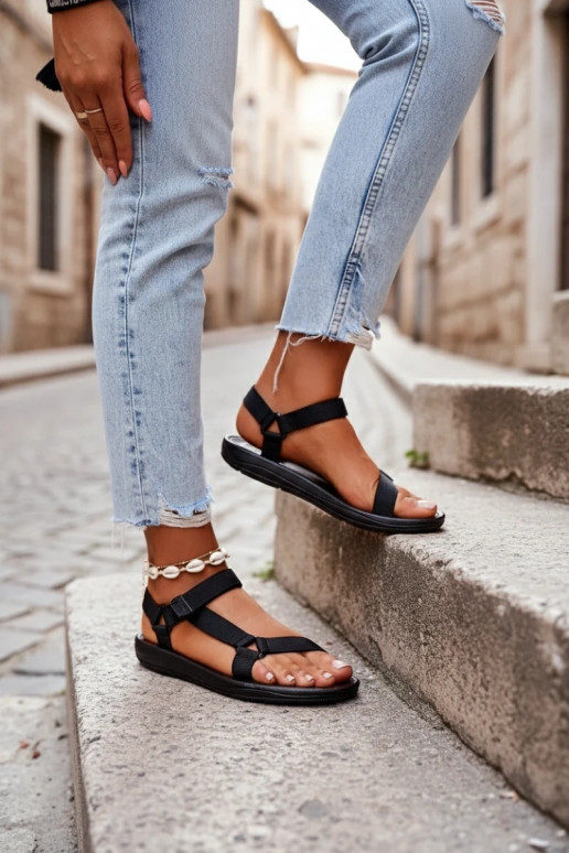 Sandálias femininas de estilo esportivo com fechos adesivos na cor preta Vilari