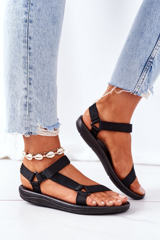 Sandálias femininas de estilo esportivo com fechos adesivos na cor preta Vilari