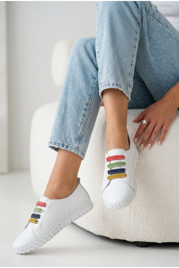Sapatos femininos de couro brancos