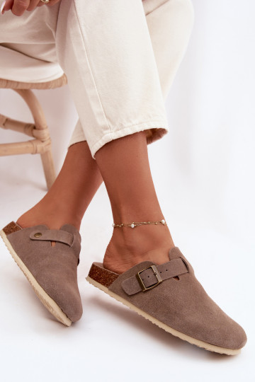Pantufas femininas clogs de camurça natural Vinceza 101332 cor areia