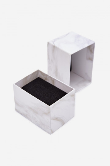 Uma caixa Habilitado Assistir GG Luxe cor branca 2