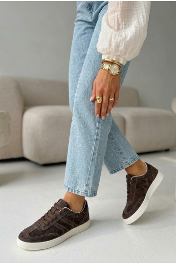 À modalo de tênis de camurça Vinceza 95400 CzekoladoParae