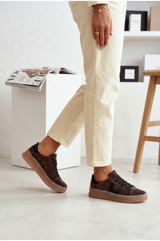 À modalo de tênis FemininoHabilitadoturalnego de camurçau com uma plataforma Vinceza 79597 cor marrom