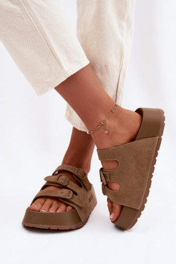 Chinelos femininos com uma plataforma com listras Big Star TT274530 cor marrom