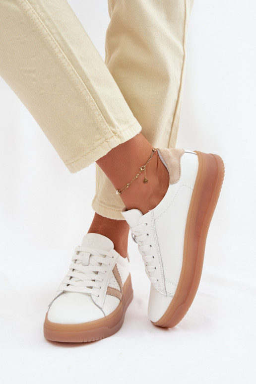 À modalo de tênis FemininoHabilitadoturalnej Skóry com uma plataforma Vinceza 79597 cor branca