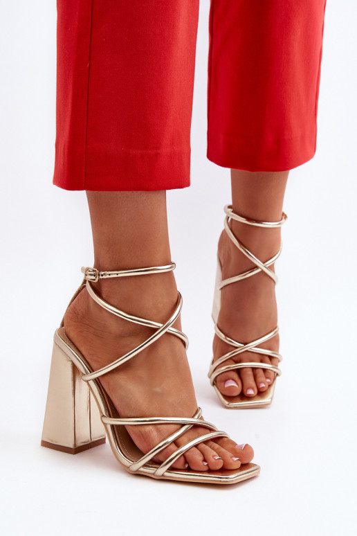 Elegante Sandálias de salto alto cor dourada Josette